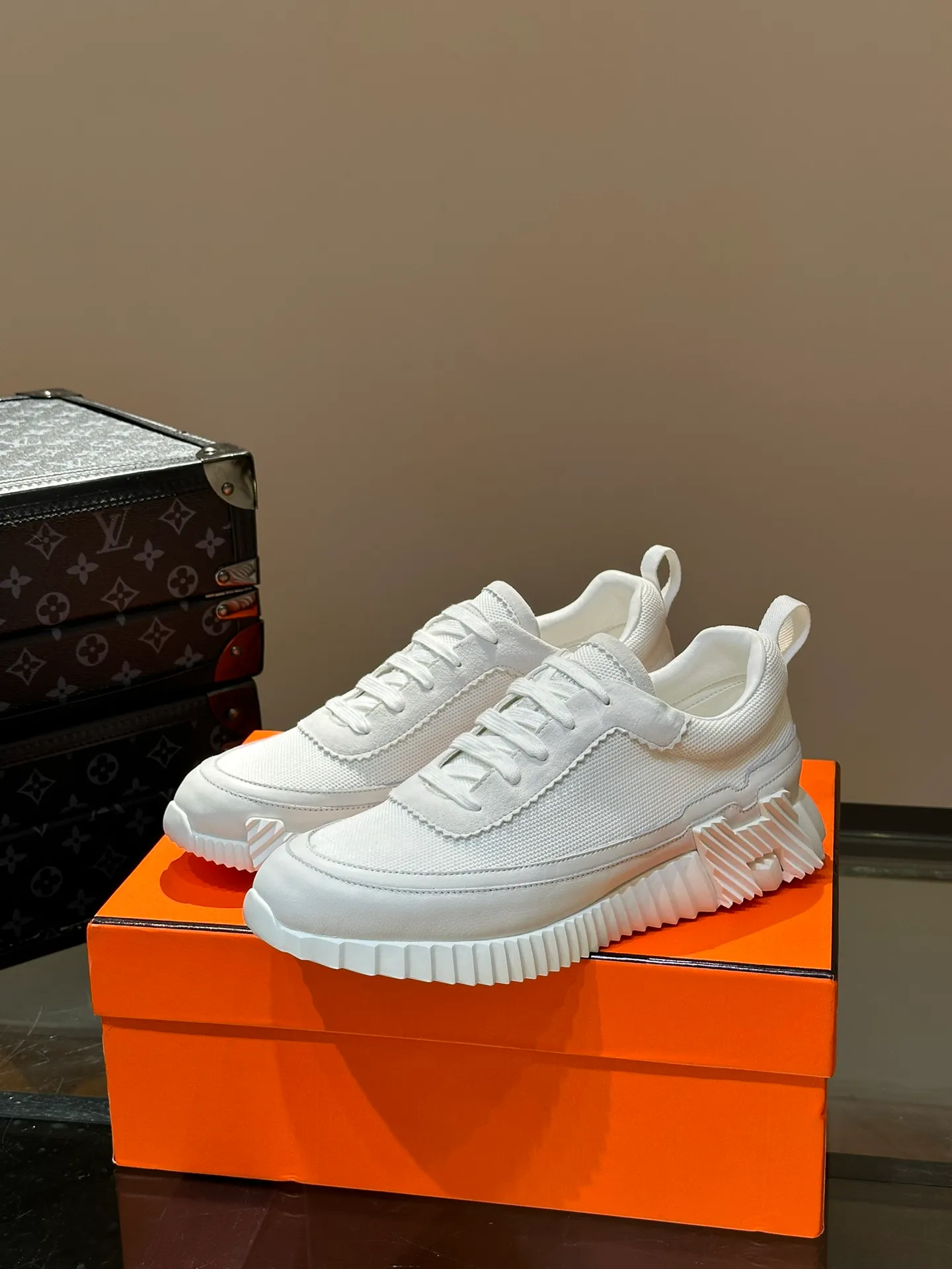 Men's shoes 💰p420 "hermes*" new men's casual sports shoes, the upper is made of cowhide leather and high-end mesh, imported materials, full of texture, the light sole is decorated with contrasting patterns, creating a versatile fashion style. Size: 38-44 (45.46 customized)